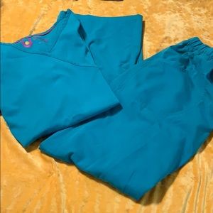 Bluish green scrub set